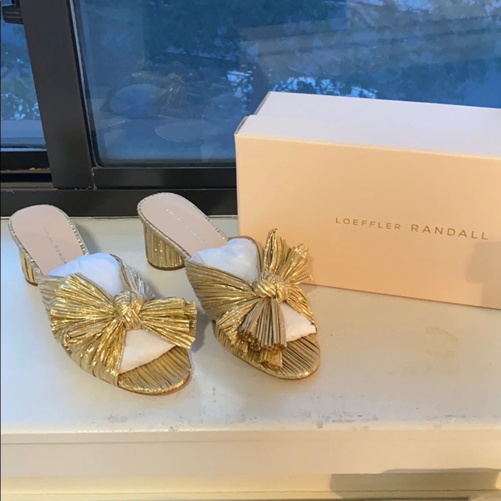 Never worn! Loeffler Randall Emilia 7.5 Gold